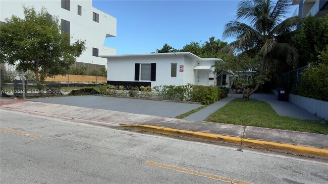 Building Photo - 808 84th St