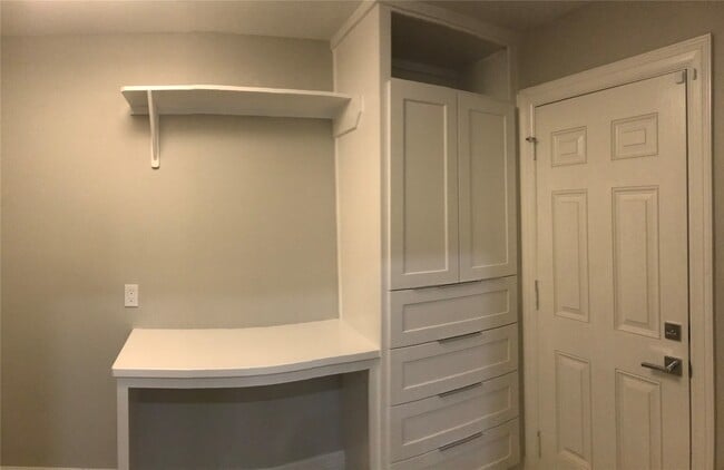 Building Photo - 7917 Ridgeview Dr
