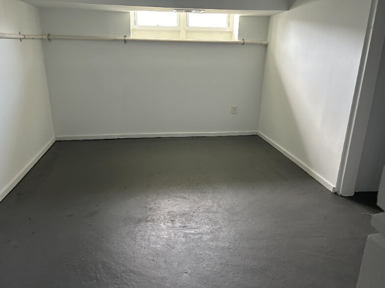 Building Photo - 126 Fronefield Ave