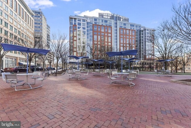 Building Photo - 12000 Market St