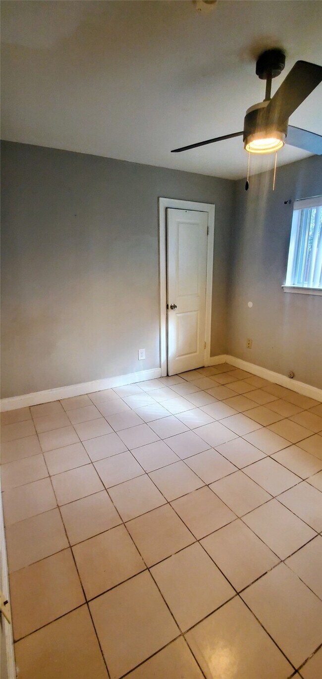 Building Photo - 15414 W Hampton Cir