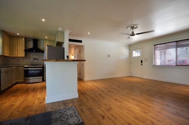 Building Photo - Beautiful Scottsdale Home 3 beds 2 baths G...