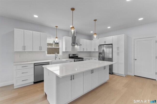 Building Photo - 183 Vesper St