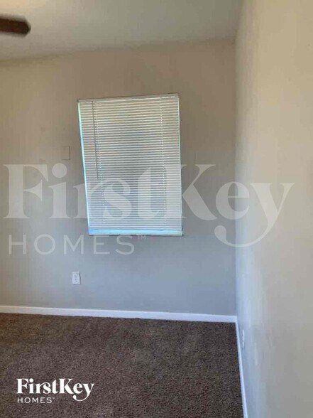 Building Photo - 1410 NE 43rd Ct