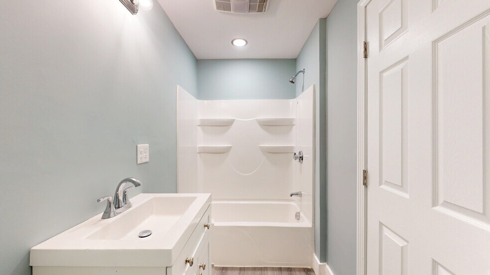 Building Photo - 10 Barrows St