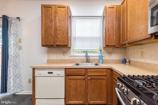 Building Photo - 483 Fort Hill Cir