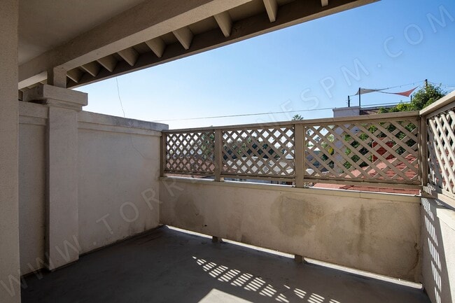 Building Photo - *OPEN HOUSE: 11/29 11:30am-12:30pm* 3BR Townhouse in Pacific Beach + W/D