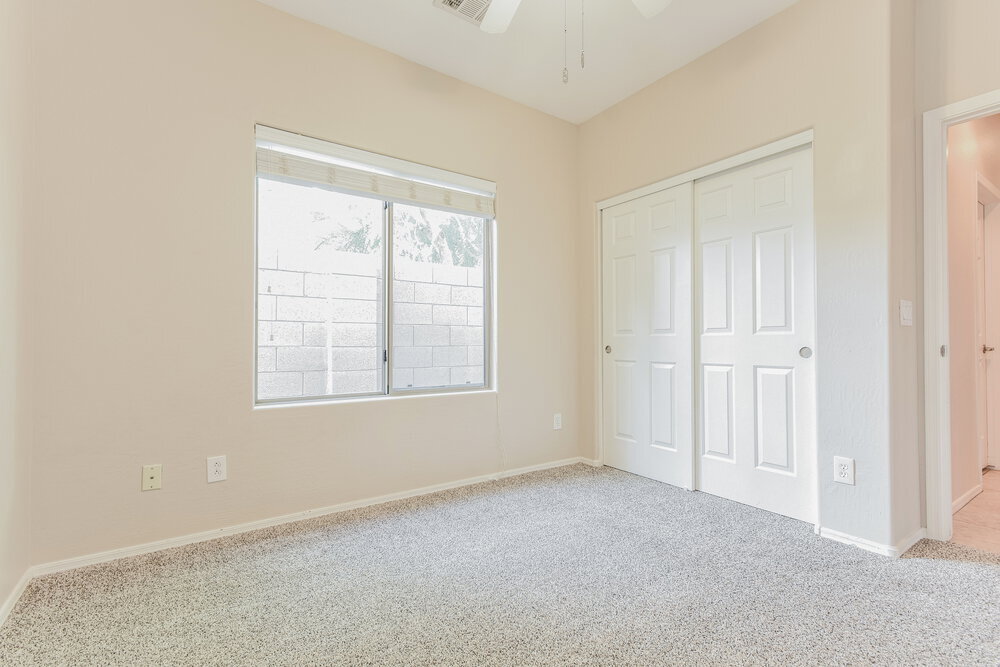 Building Photo - 15629 W MacKenzie Dr