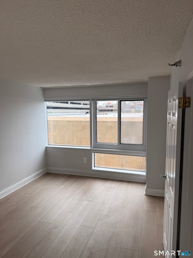 Building Photo - 127 Greyrock Pl