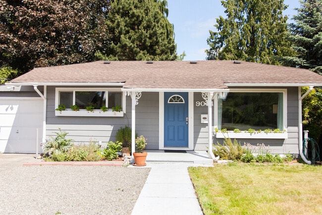 Primary Photo - Available 10/11 – West Seattle Gem with Pr...