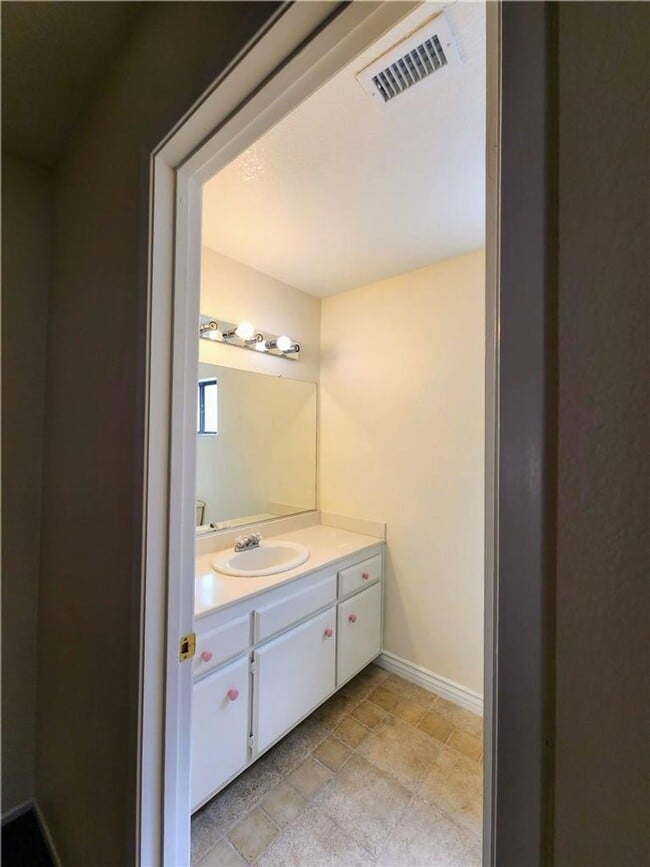 Building Photo - Helendale rental