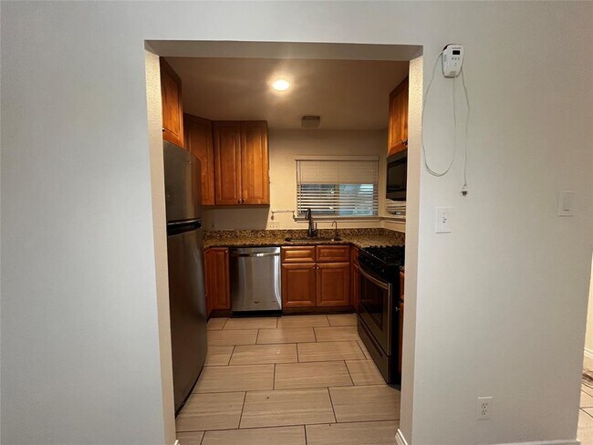 Building Photo - 5101 Meadow Creek Cove