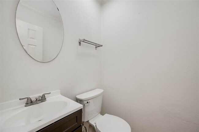 Building Photo - 2101 Polaris Ave