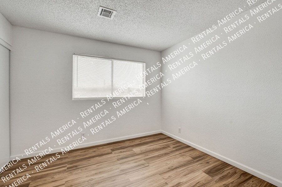 Building Photo - 3411 Center Dr