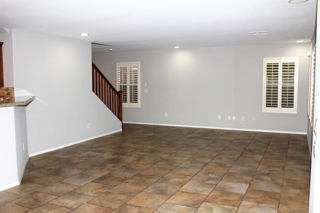 Building Photo - Beautiful 2-Story-3 Bed/2.5 Bath Home