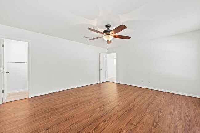 Building Photo - Updated Home in Raintree Estates!