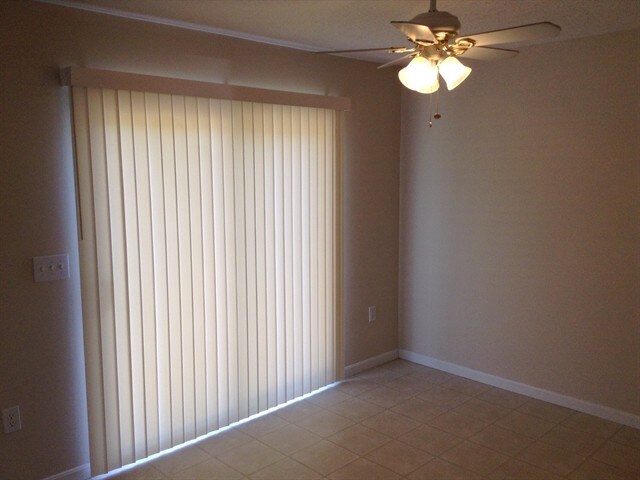 Building Photo - 1023 Canterbury Ln