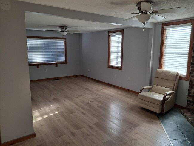 Building Photo - 45 Oak St