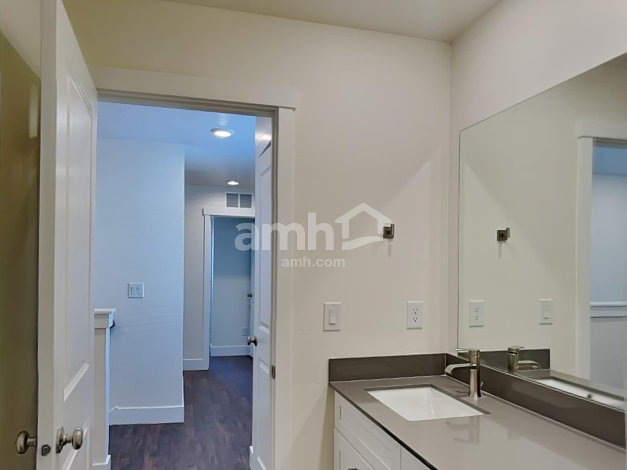 Building Photo - 1408 E Ludlow St