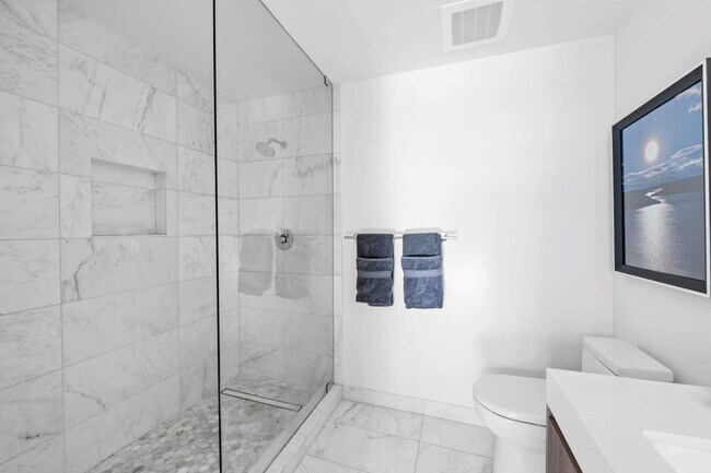 Building Photo - 401 N Birch Rd