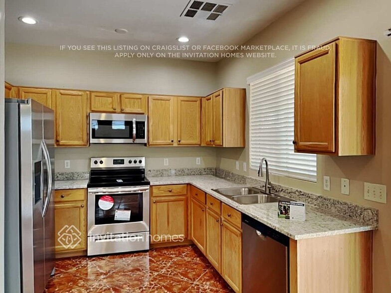 Building Photo - 10617 E Portobello Ave