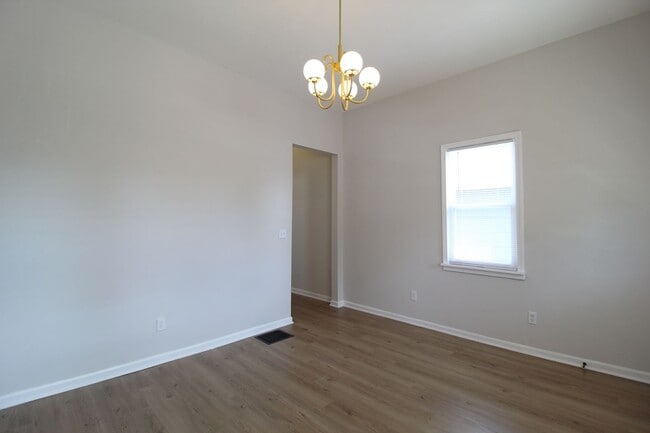 Building Photo - 2 Bedroom 1.5 Bath Home In Strawberry Hill
