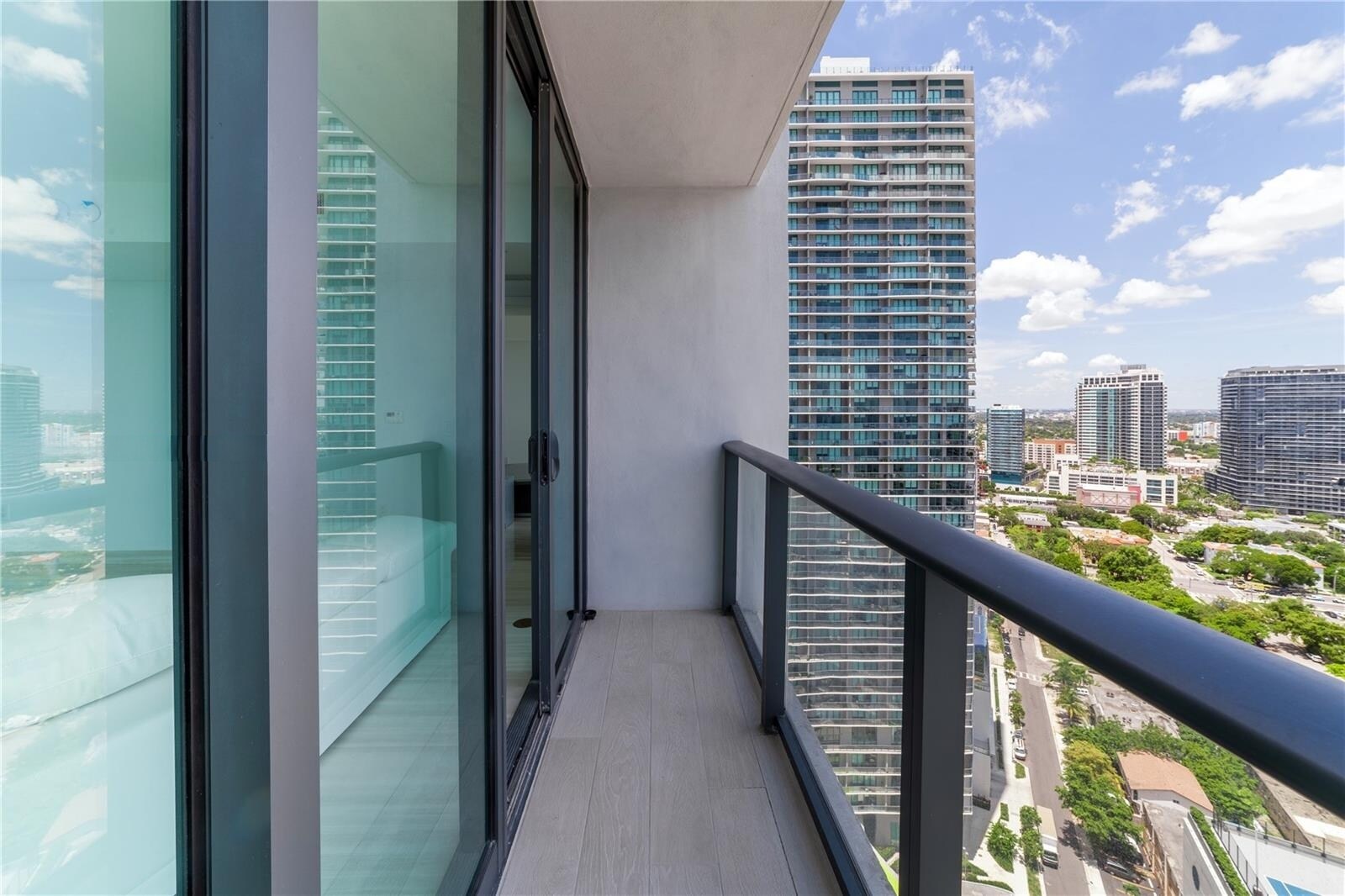 Building Photo - 650 NE 32nd St