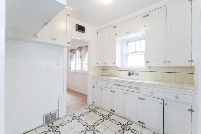 Building Photo - 4818 E 18th Ave