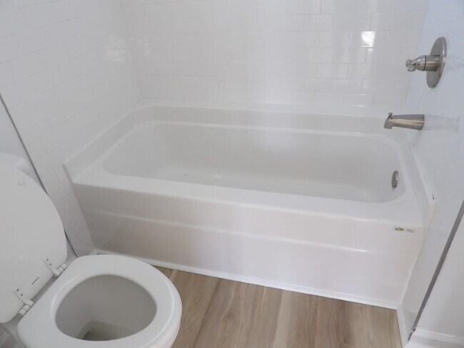 Building Photo - 4116 Horseshoe Rd N