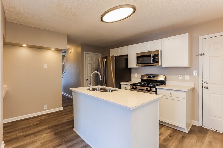 Building Photo - 7317 Essex Dr