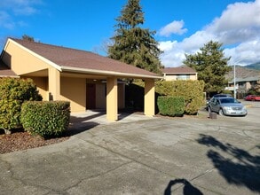 Building Photo - 1100 Excalibur Dr