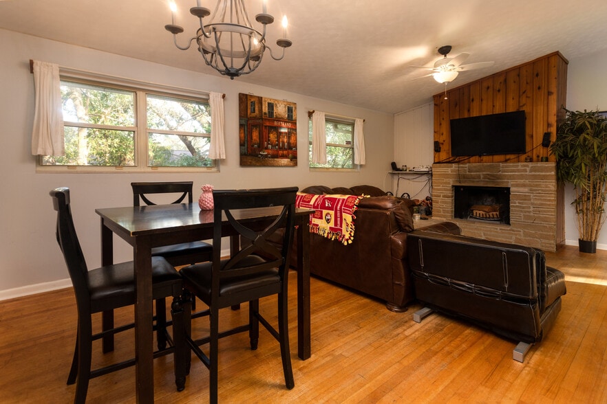 Building Photo - 1804 Westridge Dr