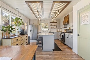 Building Photo - 2585 Lilly Dr