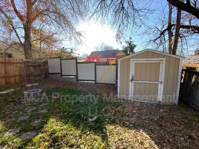 Building Photo - 217 Reed Ave N