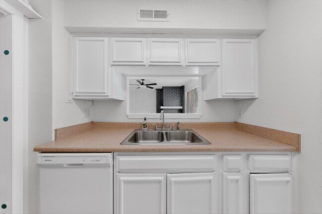 Building Photo - 2018 Warnford Pl