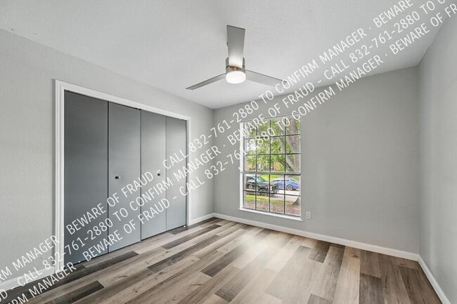 Building Photo - 8805 Wood Glen Dr