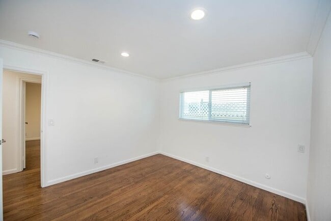 Building Photo - Newly Remodeled Single Family Home