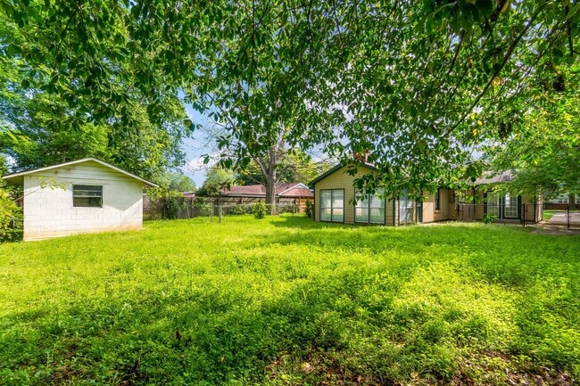 Building Photo - 973 Parkwood Ct