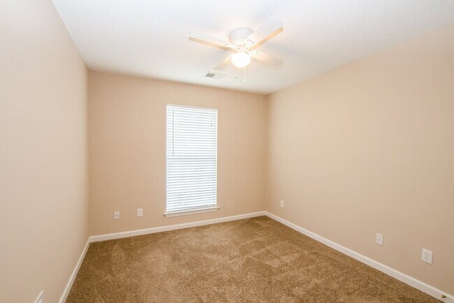 Building Photo - 938 Classic Cove