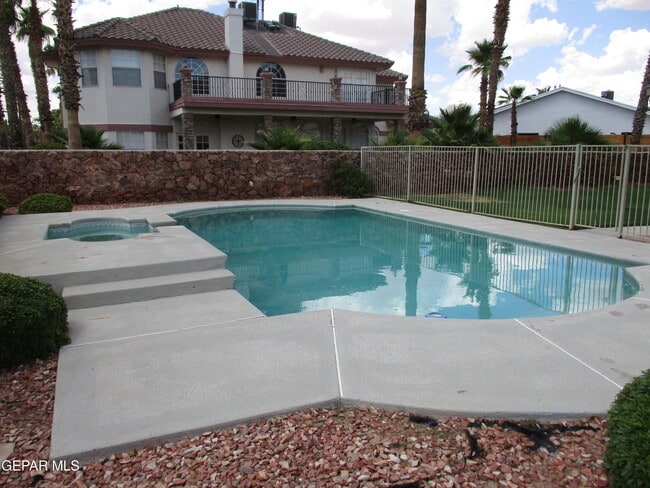 Building Photo - 2030 Paseo Del Prado Dr