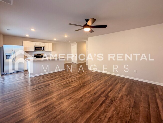 Building Photo - Bright and Spacious Lincoln Townhome for R...