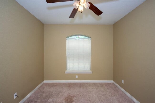 Building Photo - 3402 SW Crosswinds Blvd