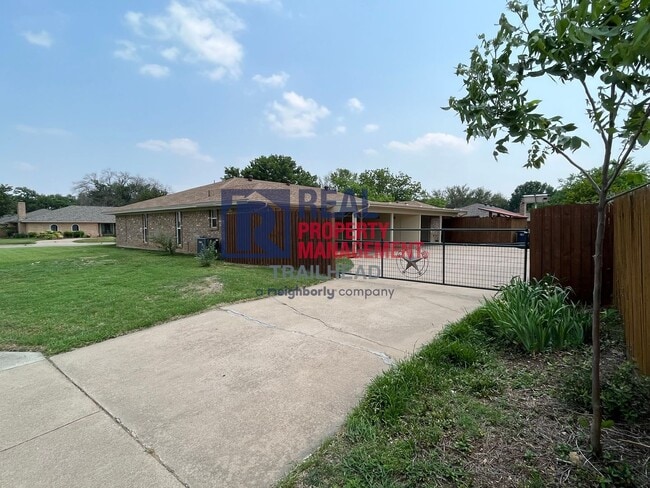 Building Photo - Great Location - 2 Bed/2 Bath - Move In Sp...