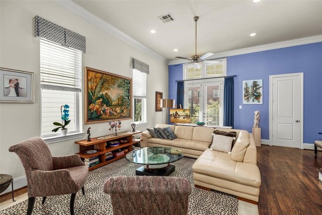 Building Photo - 2318 Hutchins St