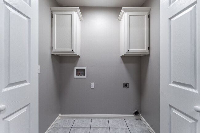 Building Photo - Centerton Sanctuary: 3-Bedroom, 2-Bathroom Rental with Expansive Backyard