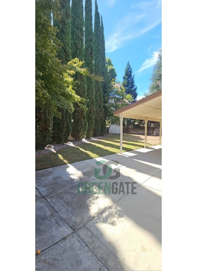 Building Photo - Beautiful 4 Bedroom, 3 Bathroom Home in Tr...