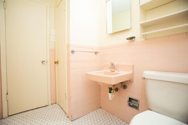 Building Photo - 7400 L St