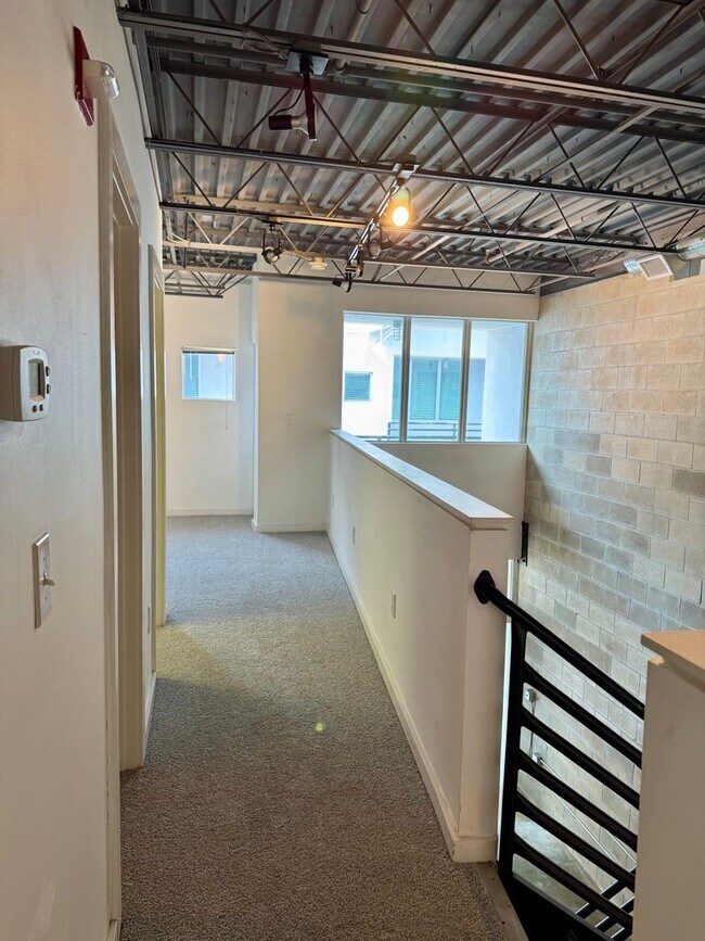 Building Photo - 5008 S MacDill Ave