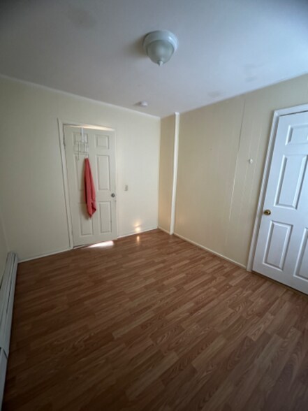 Building Photo - 428 Elm St
