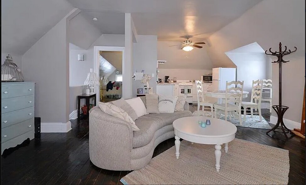 Building Photo - 15 Emerson Ave